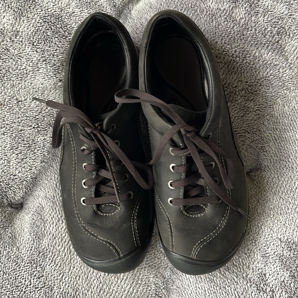 Keen Presidio shoes. Size 9 - Picture 2 of 5